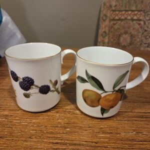 Royal Worcster Evesham Gold Set of 2 Mugs